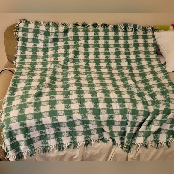 St Patricks Day Table Cloth and Napkins - Picture 5 of 6